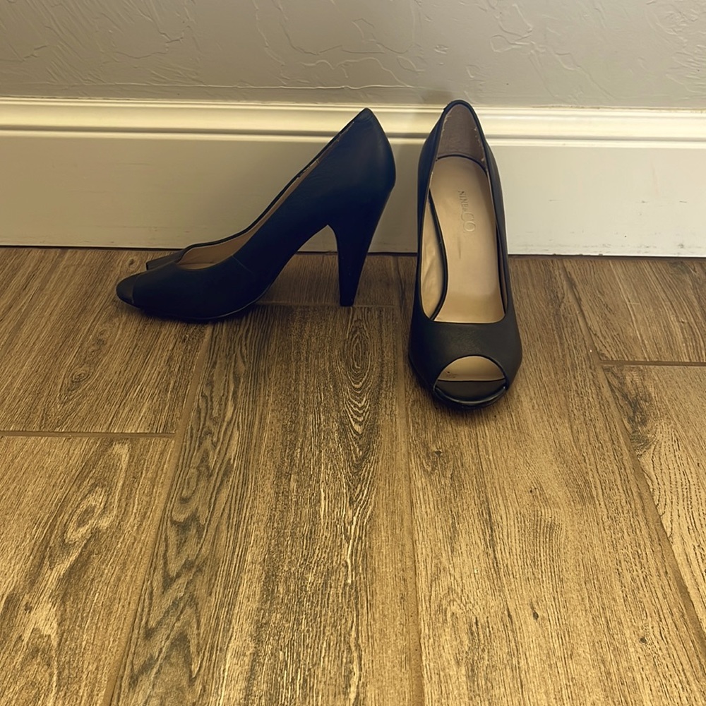 Nine & Co Black peep toe heels